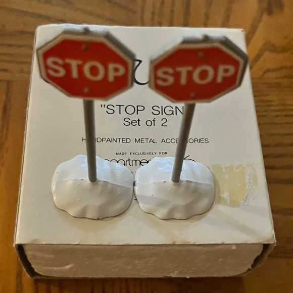 Set of 4 Dept. 56 Village Accessories. Stop Signs, Parking Meters, Trees, Logs - Picture 7 of 11